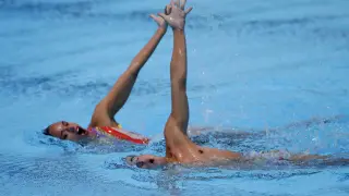 Ejercicio del dúo mixto formado por Dennis González y Mireia Hernández, oro en el Europeo de natación artística