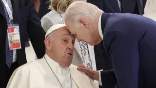 El Papa Francisco y el presidente de los Estados Unidos Joe Biden