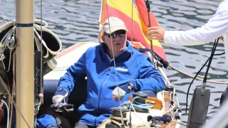 El Rey Juan Carlos embarcando en el club náutico, a 14 de junio de 2024, en Sanxenxo