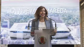 La alcaldesa de Zaragoza, Natalia chueca, durante la presentación del proyecto de la nueva Romareda.