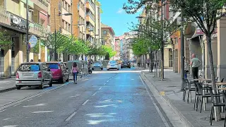 Vista del tramo de la calle Zaragoza que va a reurbanizarse desde la calle Cabestany.