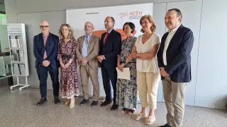 Autoridades y profesionales asistentes a la inauguración este martes de la Semana de las Enfermedades Hepáticas en Aragón, celebrada en el hospital Miguel Servet