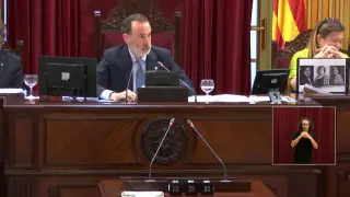 Expulsadas del pleno dos diputadas baleares por mostrar fotos de víctimas del franquismo