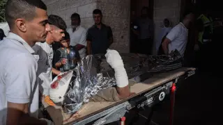 Palestinos heridos tras los ataques del ejército israelí en la Franja de Gaza.
