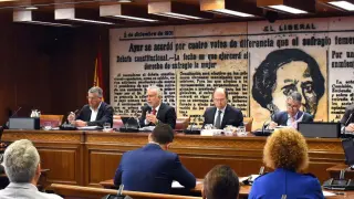 El ministro de Memoria Democrática, Ángel Víctor Torres, en la comisión Constitucional del Senado