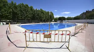 El acceso al vaso grande de la piscina de San Jorge de Huesca está cerrado desde el día del estreno de temporada, el 1 de junio, por una avería.