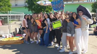 Los primeros de la fila para entrar al concierto de OT en Zaragoza.