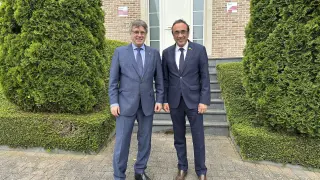 El presidente del Parlament, Josep Rull, se reúne en Bélgica a puerta cerrada con el expresidente de la Generalitat y diputado de Junts en la cámara catalana Carles Puigdemont.