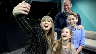 Taylor Swift junto al príncipe Guillermo y sus hijos.