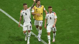 Frankfurt Am Main (Germany), 23/06/2024.- (L-R) Toni Kroos, Thomas Mueller and Joshua Kimmich of Germany react after the UEFA EURO 2024 group A soccer match between Switzerland and Germany, in Frankfurt am Main, Germany, 23 June 2024. (Alemania, Suiza) EFE/EPA/GEORGI LICOVSKI GERMANY SOCCER