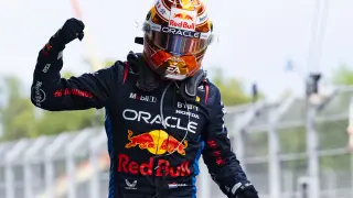 l piloto neerlandés Max Verstappen, del equipo Oracle Red Bull Racing, celebra su victoria en el Gran Premio de España de Fórmula 1.