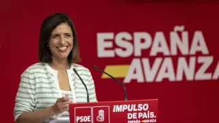 La portavoz de la Ejecutiva Federal socialista, Esther Peña durante la rueda de prensa ofrecida este lunes en la sede de la formación.