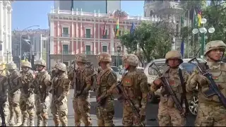 Un tanque militar entra a la fuerza por las puertas de la sede del Ejecutivo de Bolivia
