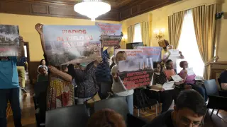 Vecinos del barrio de la Fuenfresca han manifestado en el pleno su rechazo al proyecto de una red de calor.