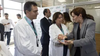 La ministra de Sanidad, Mónica García, visita el Hospital Miguel Servet de Zaragoza con el consejero de Aragón José Luis Bancalero
