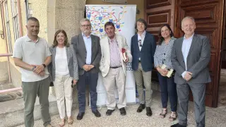 García Montero (en el centro) abrió ayer oficialmente los Cursos de Verano de la Universidad.