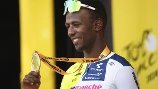 Girmay celebra la victoria en el Tour de Francia.