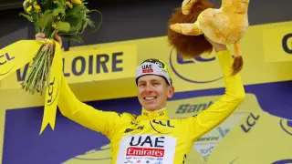 El ciclista esloveno Tadej Pogacar celebra su triunfo en la cuarta etapa del Tour de Francia de 2024...ASO/BILLY CEUSTERS..02/07/2024 [[[EP]]]