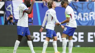 El ataque francés celebra un gol durante la Eurocopa.