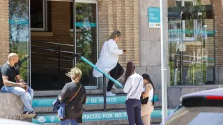 Entrada principal del Hospital Universitario Royo Villanova de Zaragoza, esta semana.