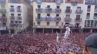 Vídeo | Estalla la fiesta en Teruel con la puesta del pañuelo al Torico