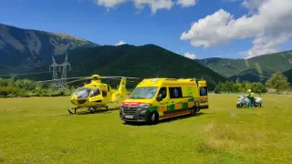 En el traslado del accidentado han intervenido una ambulancia del 061 y el helicóptero del 112.