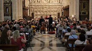 El Coro del Imperial College de Londres, poco antes de iniciar su concierto en la catedral de Huesca.