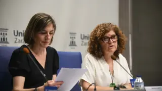 Beatriz Valiente y Ángela Alcalá, este miércoles en la presentación de las notas de corte de la Universidad de Zaragoza.