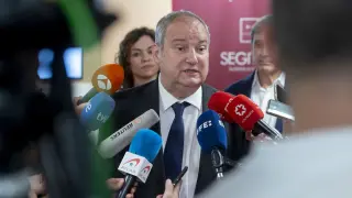 El ministro de Industria y Turismo, Jordi Hereu, ofrece declaraciones a los medios a su llegada a la sede de la Sociedad Mercantil Estatal para la Gestión de la Innovación y las Tecnologías Turísticas