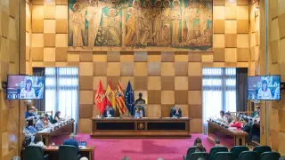 Salón de plenos del Ayuntamiento de Zaragoza, durante el debate.