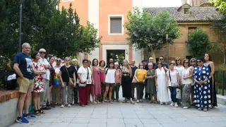 Familiares de pacientes con trastornos mentales, a las puertas del Hospital Provincial de Zaragoza.