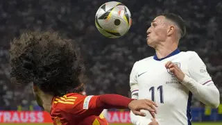England's Phil Foden, right, duels for the ball with Spain's Marc Cucurella during the final match between Spain and England at the Euro 2024 soccer tournament in Berlin, Germany, Sunday, July 14, 2024. (AP Photo/Martin Meissner)