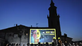 Participantes en el festival de cine de Calanda, durante el acto de inauguración del evento.