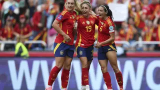 Alexia Putellas, Olga Carmona y Aitana Bonmatí celebran el 1-0 ante Bélgica