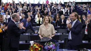 Strasbourg (France), 16/07/2024.- Roberta Metsola (C) reacts after being re-elected President of the European Parliament during a plenary session of the parliament in Strasbourg, France, 16 July 2024. The first session of the new European Parliament opened on July 16, with MEPs electing their president for the next two and a half years. (Francia, Estrasburgo) EFE/EPA/RONALD WITTEK