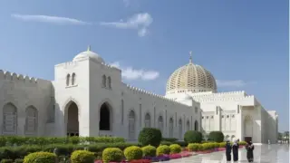Imagen de una mezquita de Mascate (Omán).
