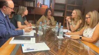 Arbada y TCA Aragón se reúnen con la Justicia de Aragón, Concepción Gimeno, para denunciar la "grave situación" de los pacientes con trastorno de la conducta alimentaria en la Sanidad aragonesa.