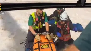 Imagen del video del rescate del cuerpo grabado desde el helicóptero.