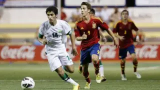 Calero, en un partido internacional con España en categorías inferiores (con el 9, jugando de delantero).