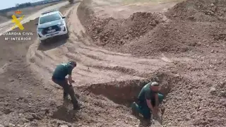 Hubo que excavar un poco para enterrar el obús.