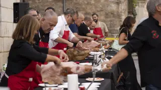 Exhibición de cortadores de jamón durante la última Feria del Jamón de Teruel