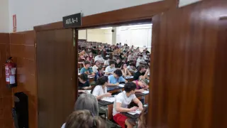 Imagen de archivo de la convocatoria extraordinaria de la Evau en la Facultad de Medicina de la Universidad de Zaragoza en 2023.