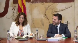 El presidente de la Generalitat en funciones, Pere Aragonès, y su vicepresidenta, Laura Vilagrà, durante la reunión semanal del Govern.