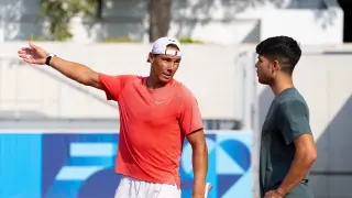 Rafa Nadal y Carlos Alcaraz se preparan para su debut en los Juegos Olímpicos.