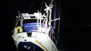 Rescatan a los tres tripulantes de un velero atacado por orcas en el Estrecho