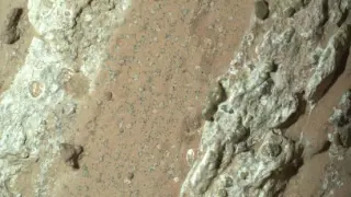 Imagen de la roca encontrada por el rover