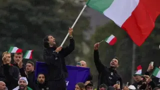 Tamberi en la ceremonia de inauguración con los deportistas italianos