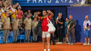 Rafa Nadal se despide de París tras caer eliminado junto a Carlos Alcaraz.