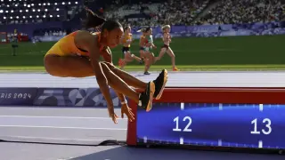 La española Ana Peleteiro durante la prueba de Triple salto femenino de los Juegos Olímpicos de París 2024, este viernes en la capital francesa.