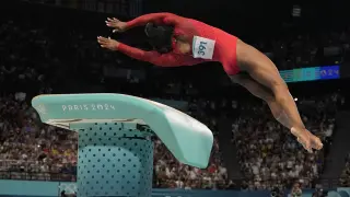 Simone Biles logra una nueva medalla en París 2024.